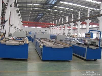 İyi bir fiyat. Laminasyon Makinesi ile 600-1250mm Genişlik WPC Kurulu Üretim Hattı çevrimiçi