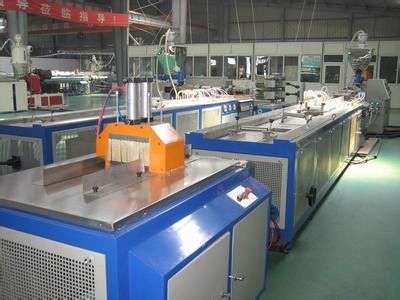 İyi bir fiyat. WPC Zemin Profili Ekstrüzyon Hattı, Palet Plastik Profil Makinesi çevrimiçi