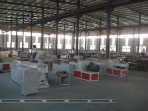 İyi bir fiyat. Geri Dönüşümlü PVC WPC Köpük Kurulu Makinesi, Konik Çift Vidalı Ekstruder çevrimiçi