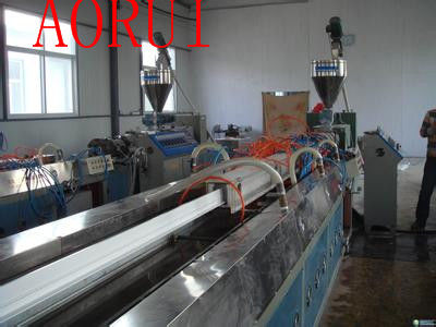 İyi bir fiyat. Pencere / Kapı Makinesi için Çevre Koruma WPC PVC Profili çevrimiçi